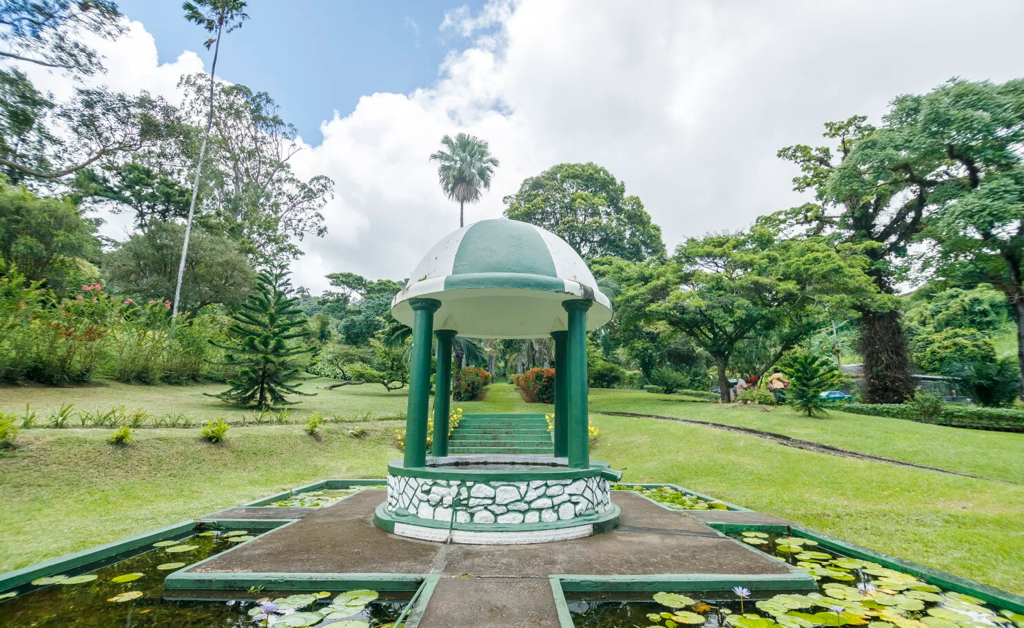 Botanical Gardens 15 Min Drive