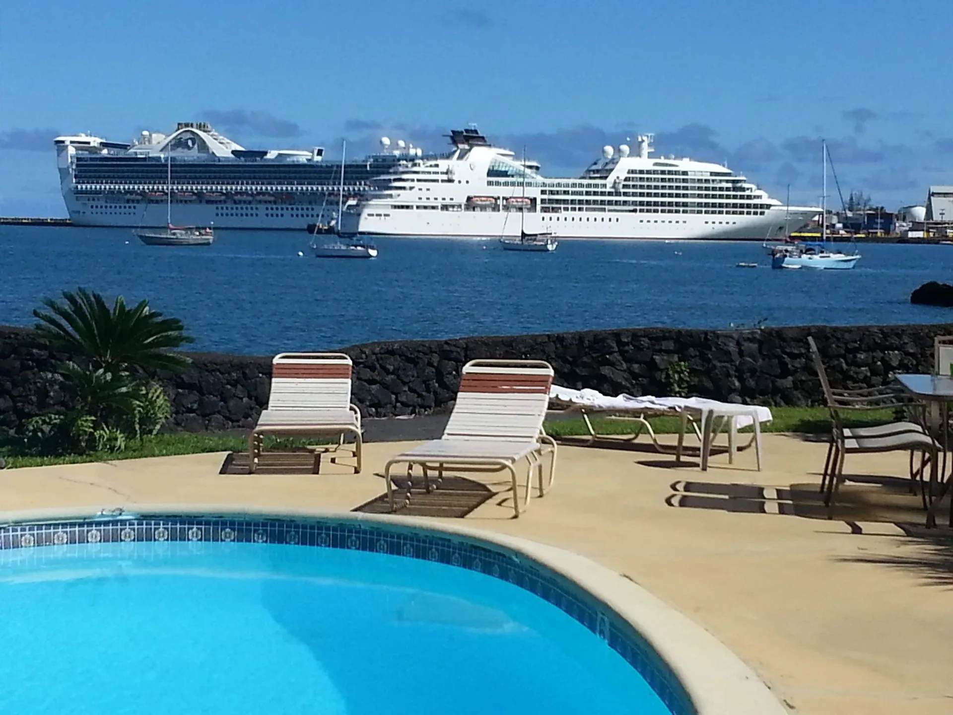 Hilo Reeds Bay Hotel budget waterfront lodging with simple rooms and Reeds Bay access
