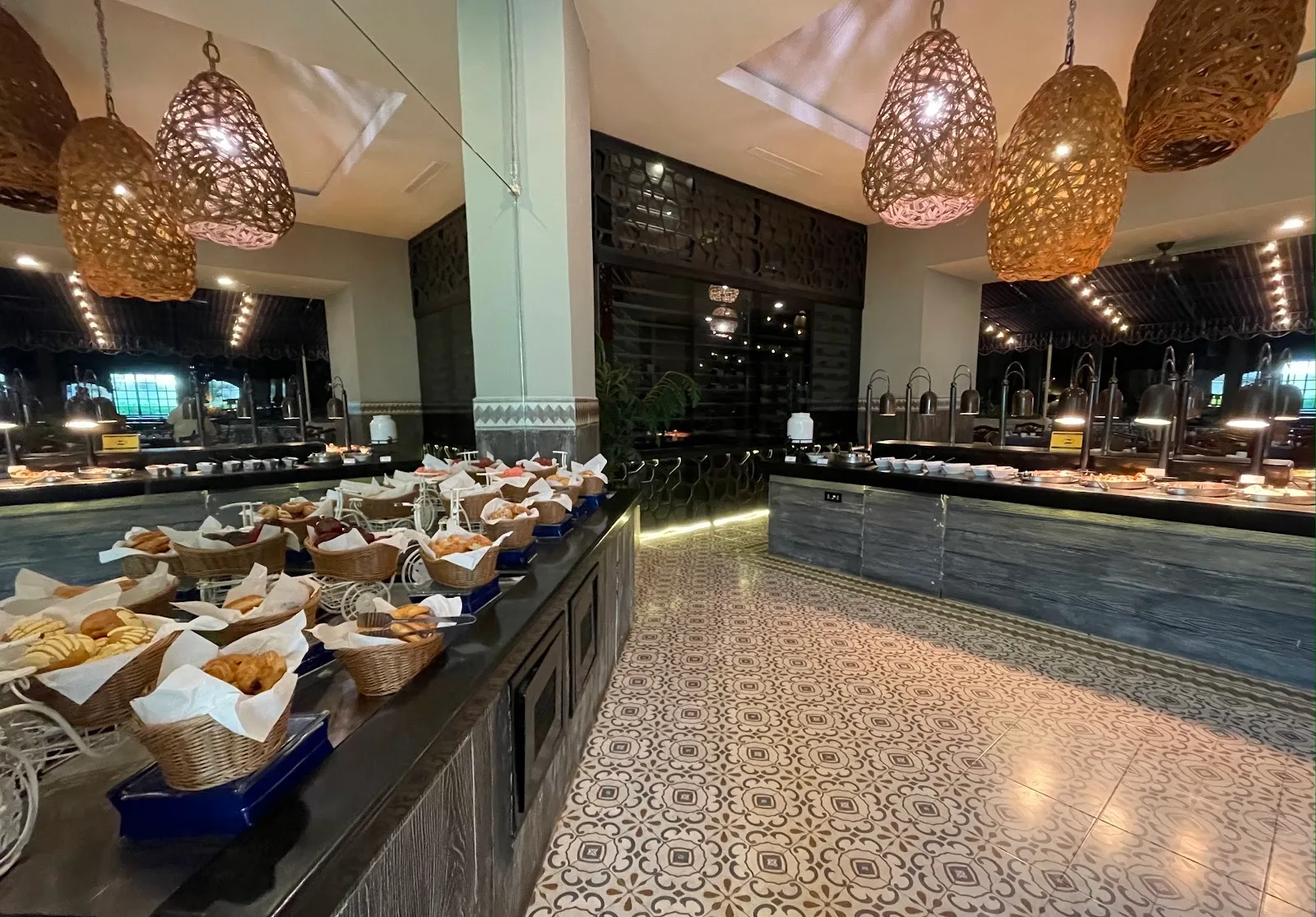 Food Gallery at Seadust Cancún Family Resort