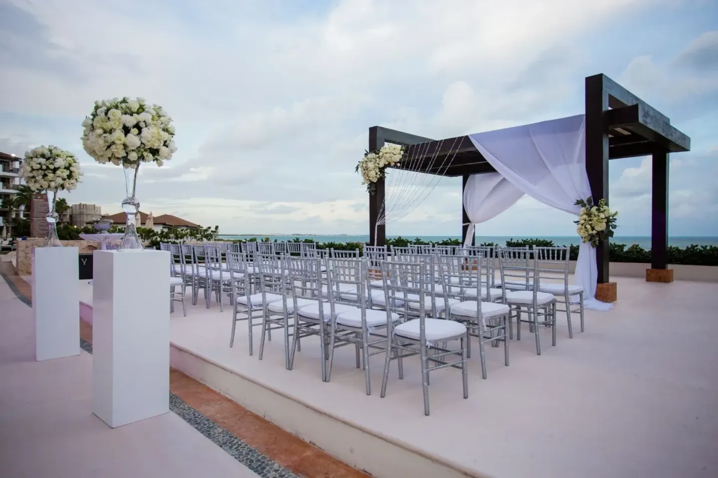 Cliff Gazebo Venue at Seadust Cancún Family Resort