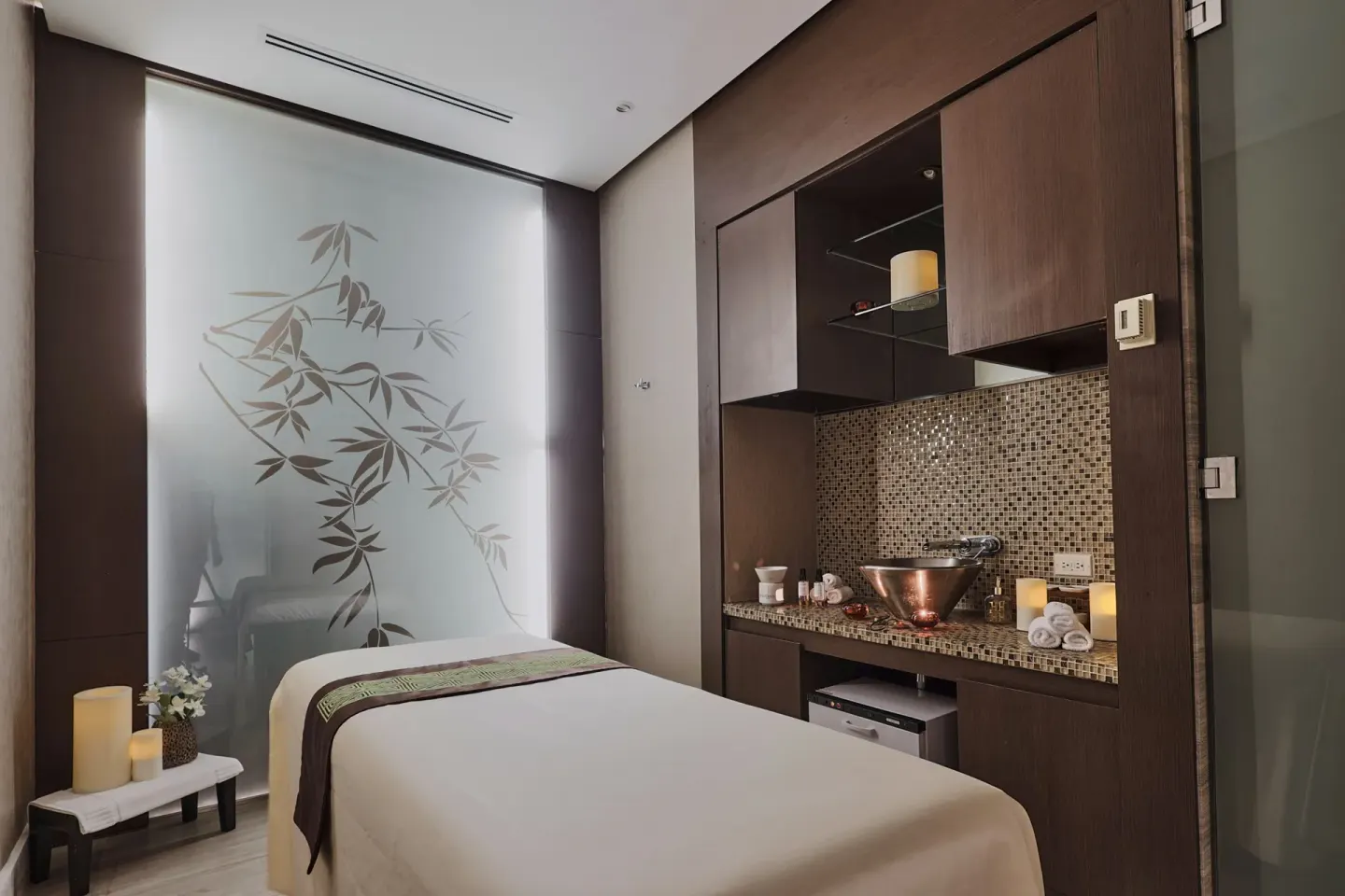 Single spa treatment bed with frosted botanical glass at Sheraton Grand Panama.