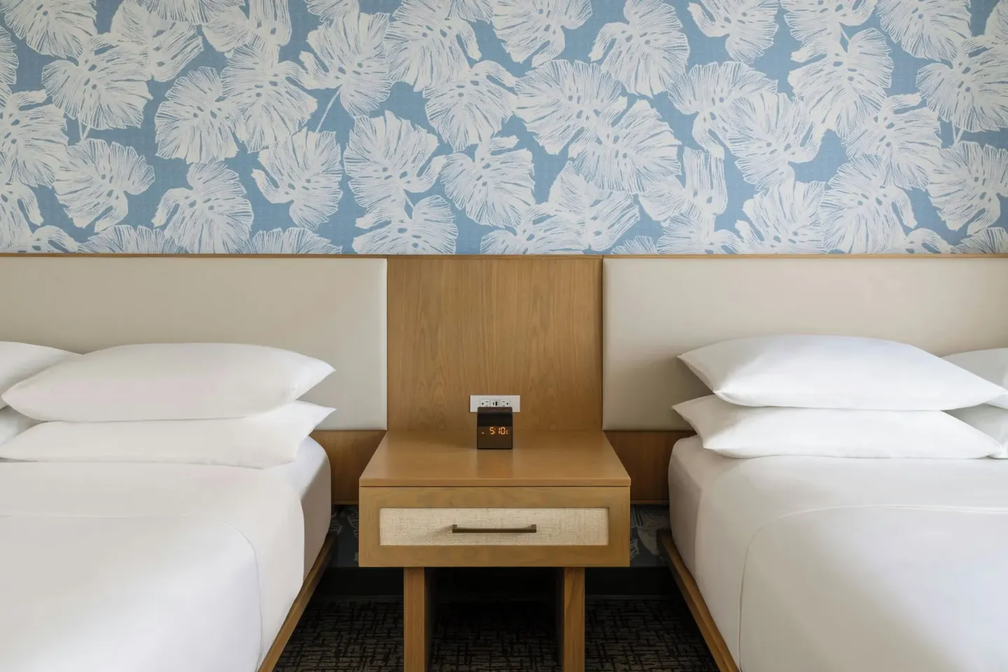 Standard Room with two beds and a shared nightstand at Sheraton Princess Kaiulani.