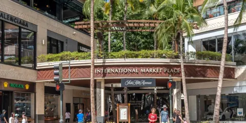 International Market Place 5 Min Walk