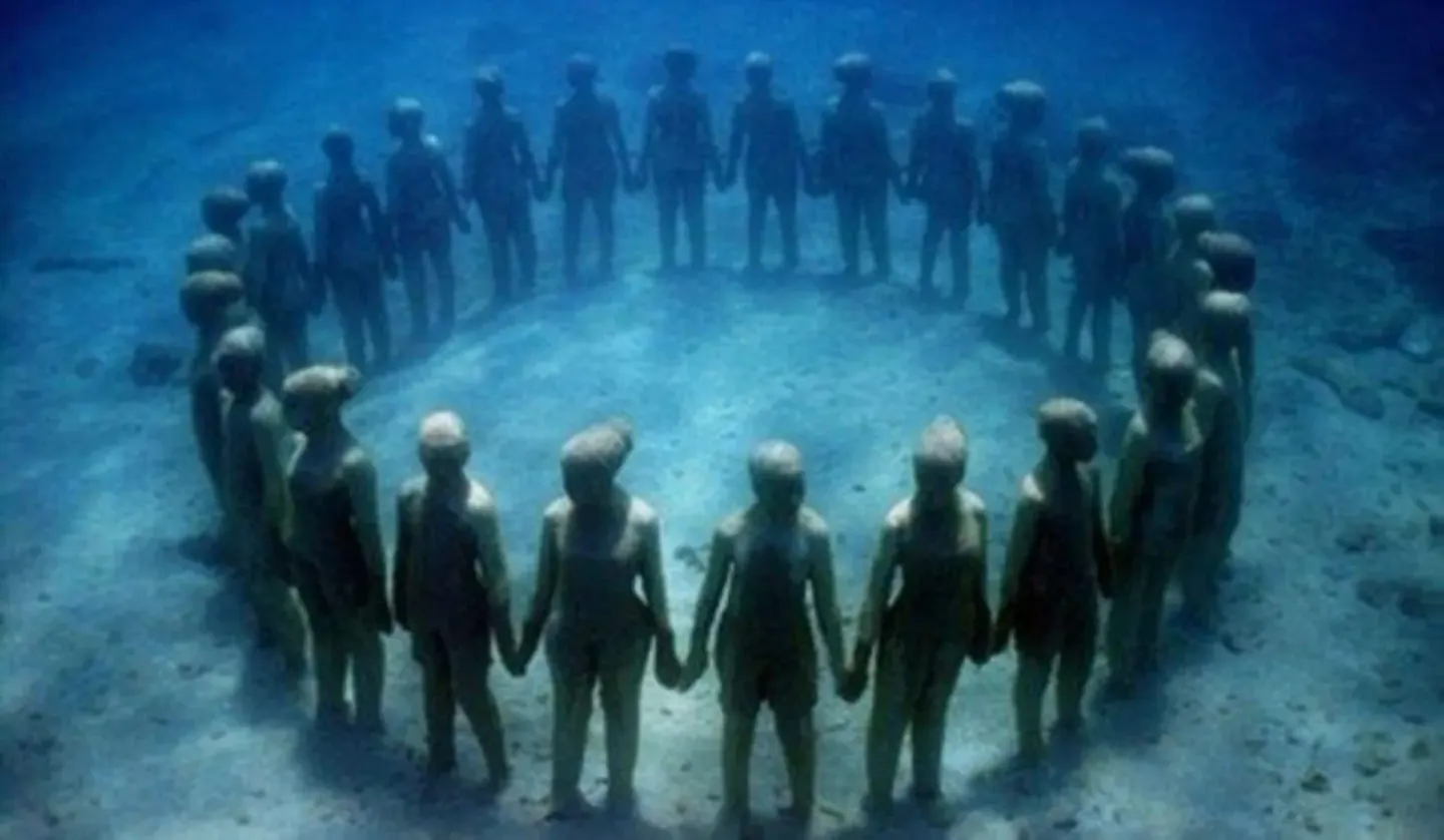Underwater circle of human sculptures near Spice Island Beach Resort.