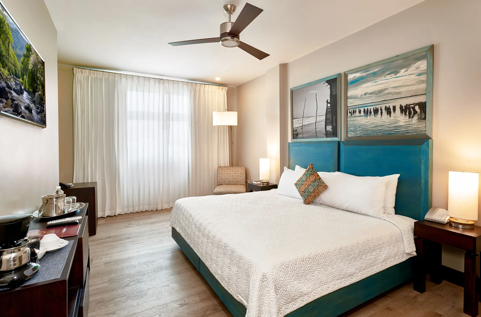 R Hotel Kingston resort