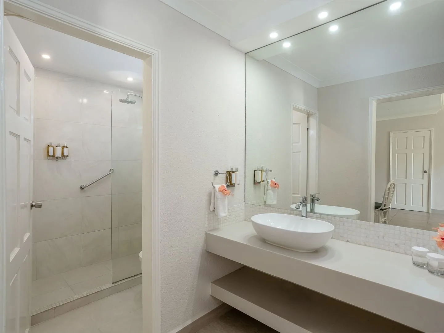 Oceanfront Family Suite Official 3