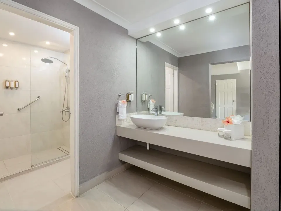 Two Bedroom Oceanfront Suite Official 5