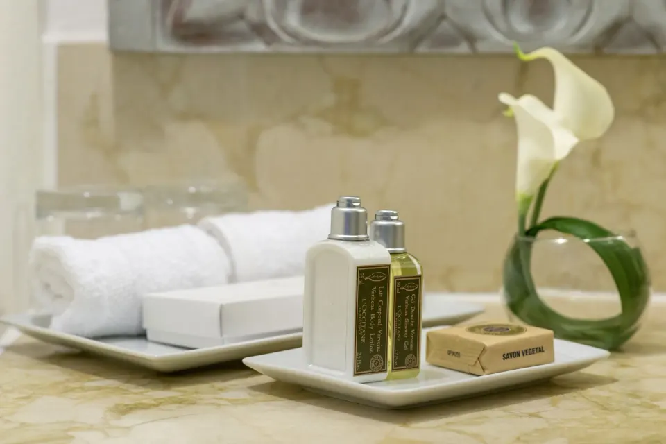 Superior Honeymoon Suite Ocean View bath amenities at Sun Palace Cancun.