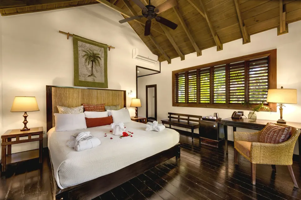 Treetop Deluxe king bed with vaulted ceiling at Sunset at the Palms Resort.