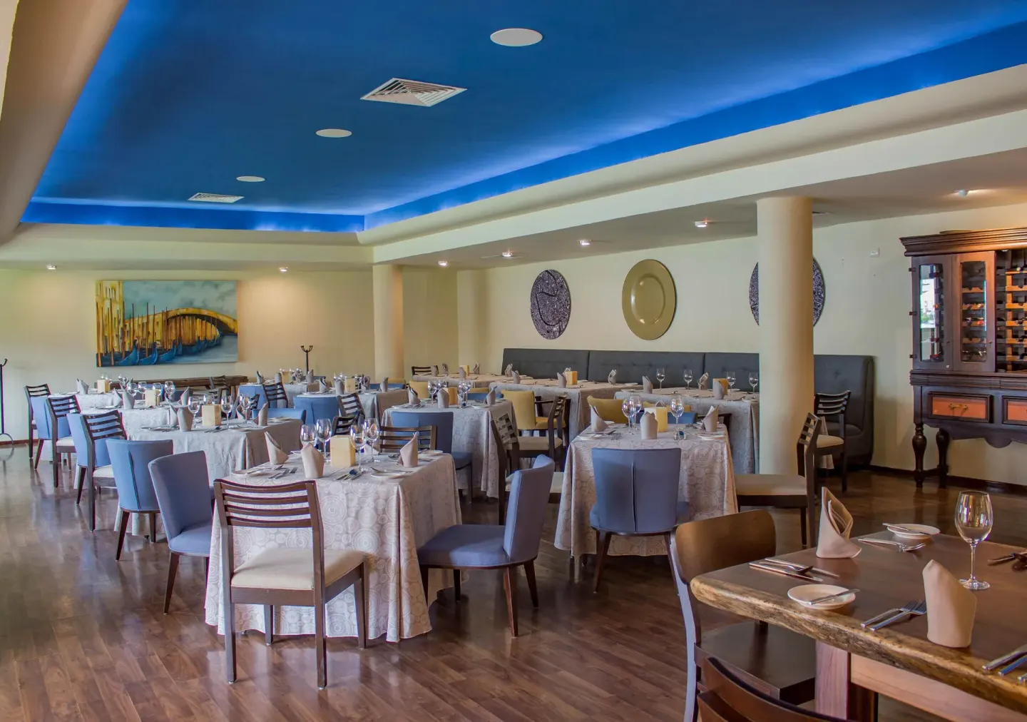 Formal indoor dining room at Sunset Plaza Beach Resort & Spa Pto Vallarta.