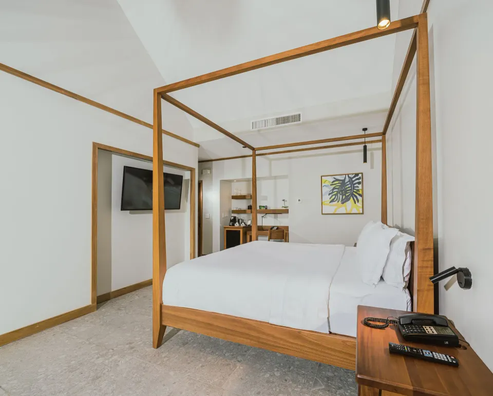 Four-poster king bed in a guest room at Tabacón Thermal Resort & Spa