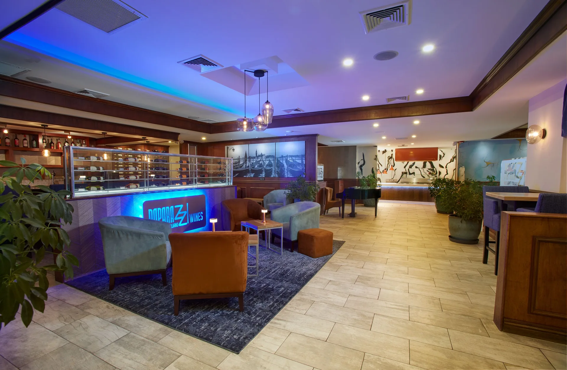 Paparazzi lounge seating and display counter inside Tamarijn Aruba.