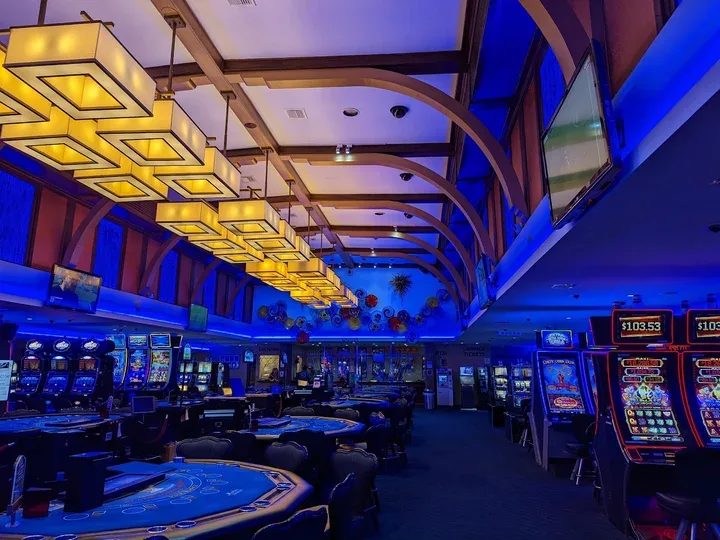 Alhambra Casino 10 Min Walk
