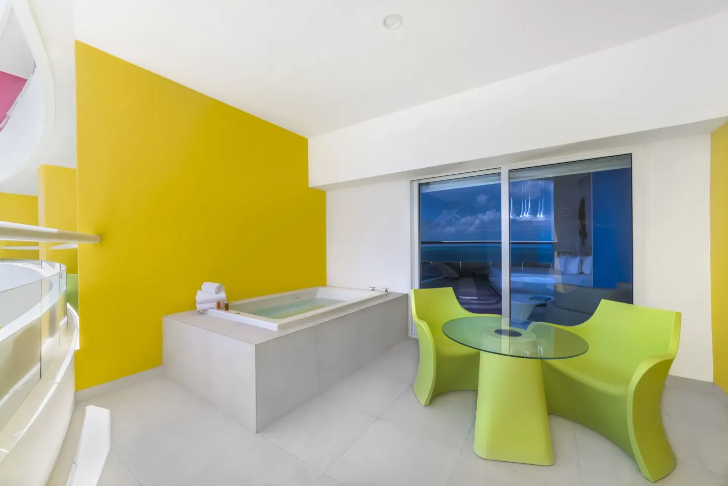 Lush Tower Ocean Front terrace with tub and ocean view at Temptation Cancún.