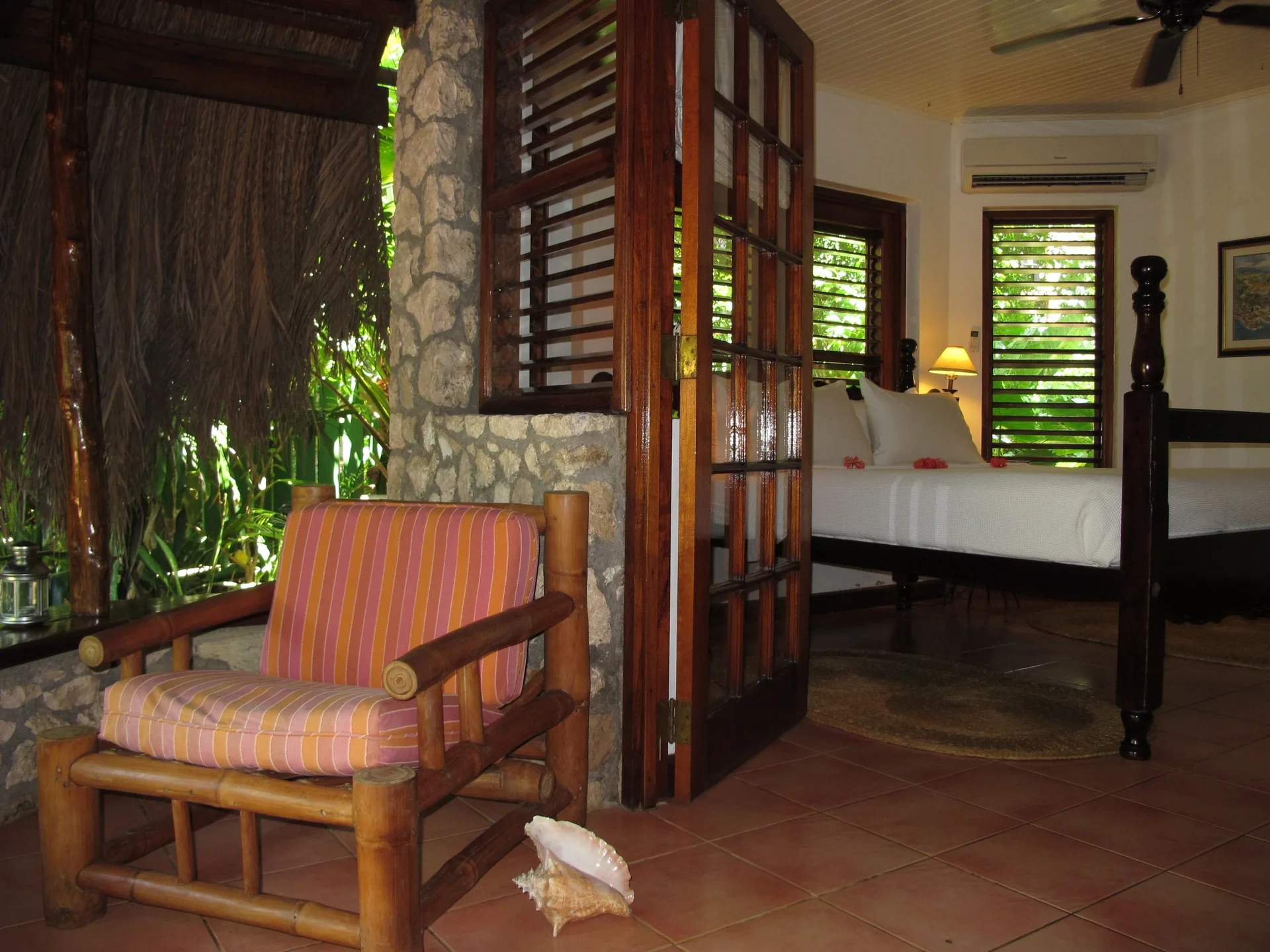 Superior Garden View room entry and bed at Tensing Pen Hotel.