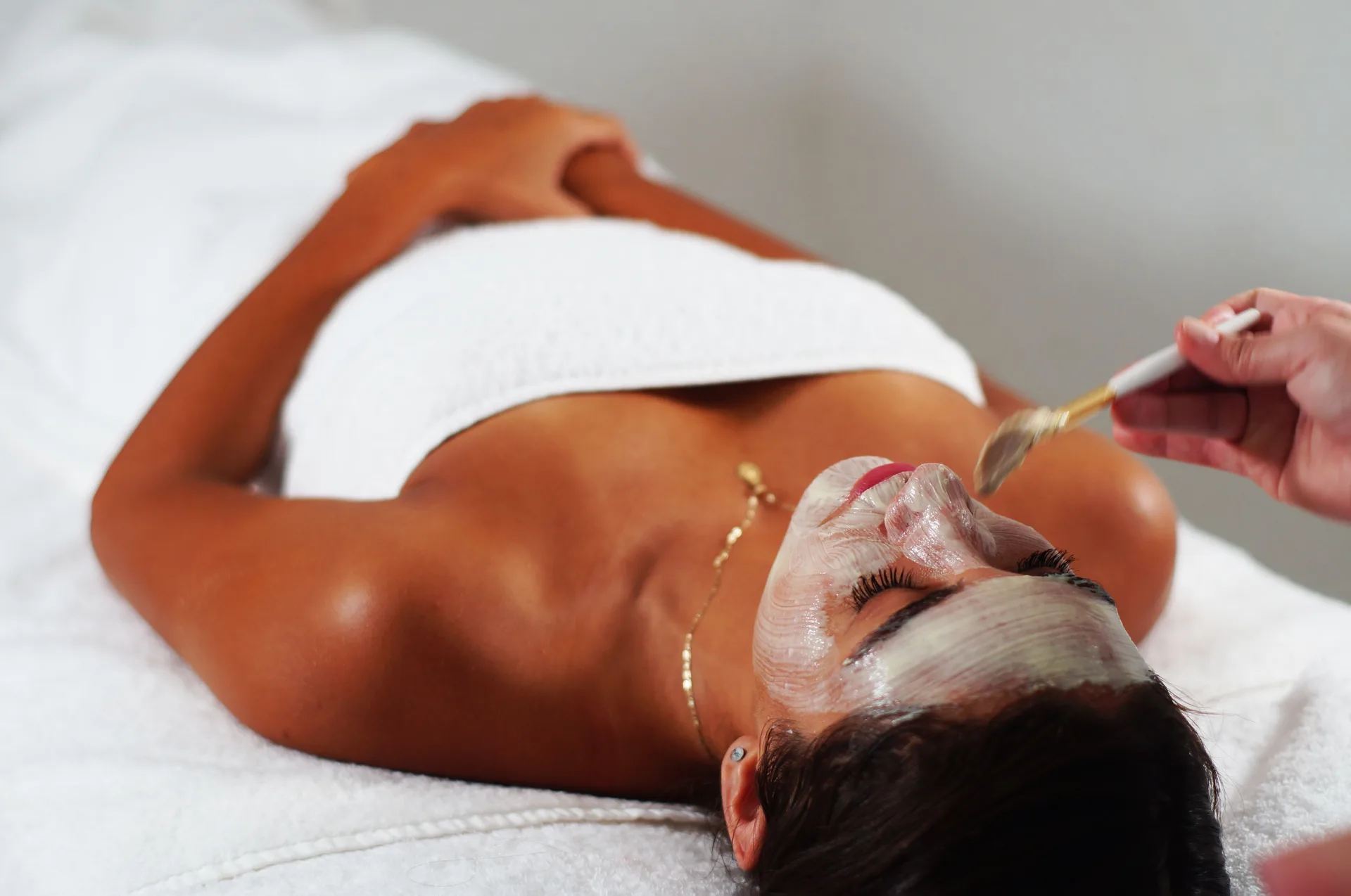 A facial mask is applied to a guest lying on a spa table at Tesoro Manzanillo.