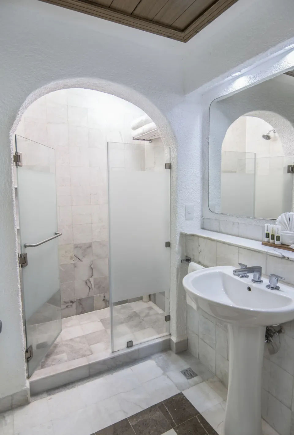 Standard Room Ocean View bathroom with glass shower at Tesoro Manzanillo.