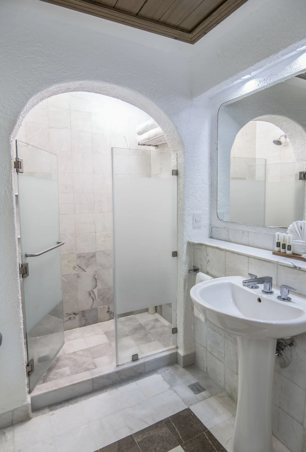 Standard Room Ocean View bathroom with glass shower at Tesoro Manzanillo.