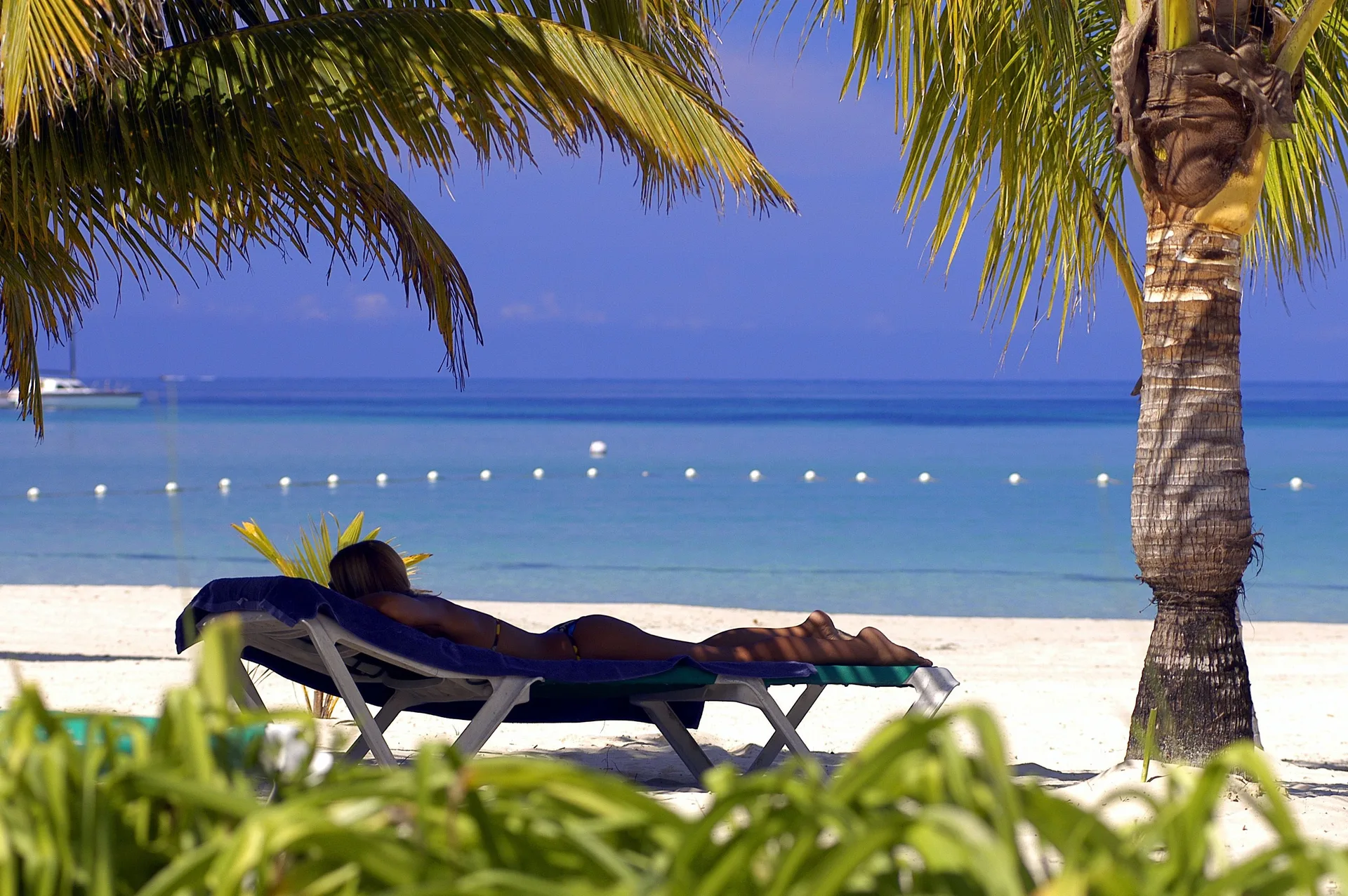 Charela Inn Hotel beachfront boutique hotel with Seven Mile Beach setting and relaxed dining