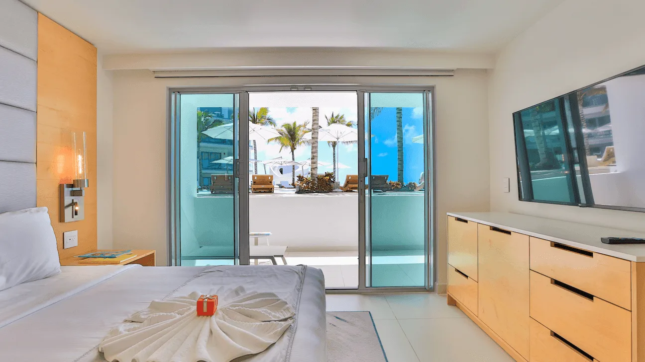 Poolview Guestroom Official 4