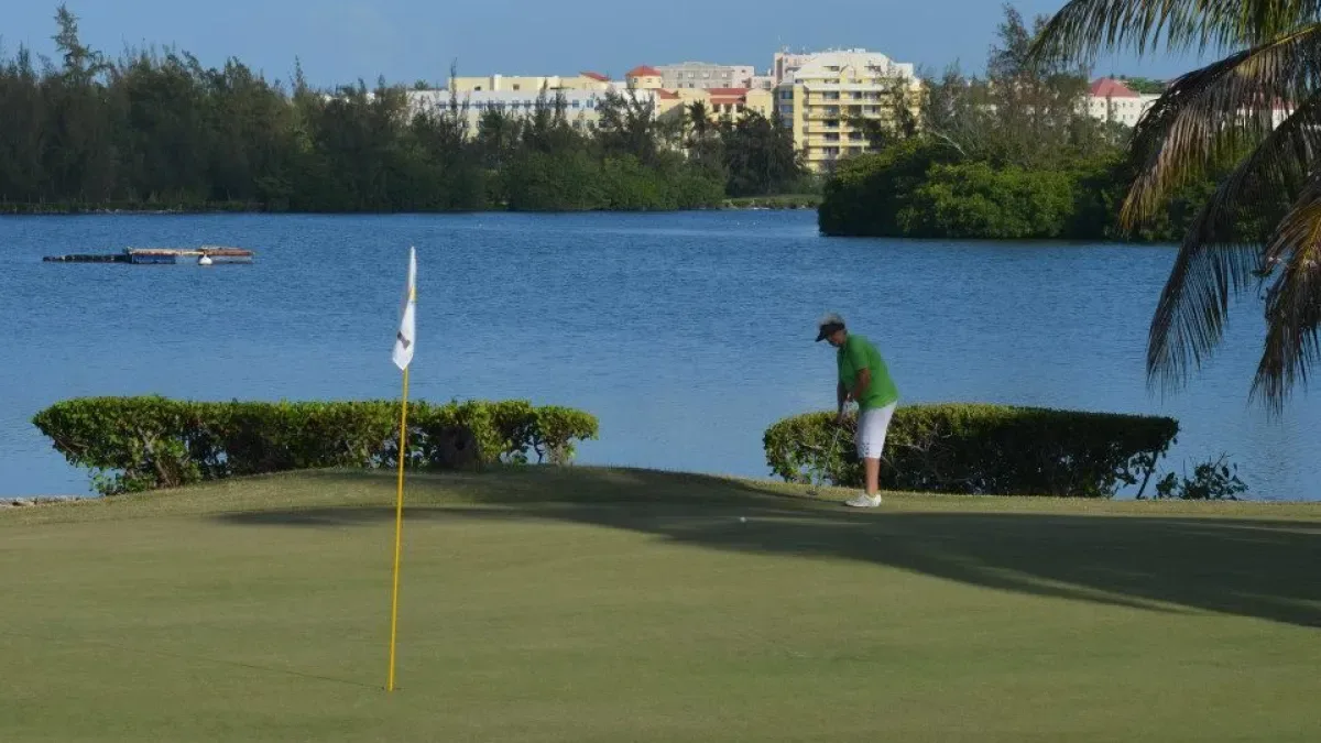 Mullet Bay Golf 10 Min Walk