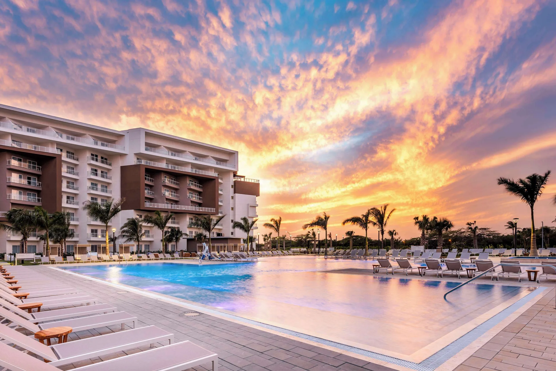 Embassy Suites Aruba resort with spacious suites, lagoon-style pool and Eagle Beach access