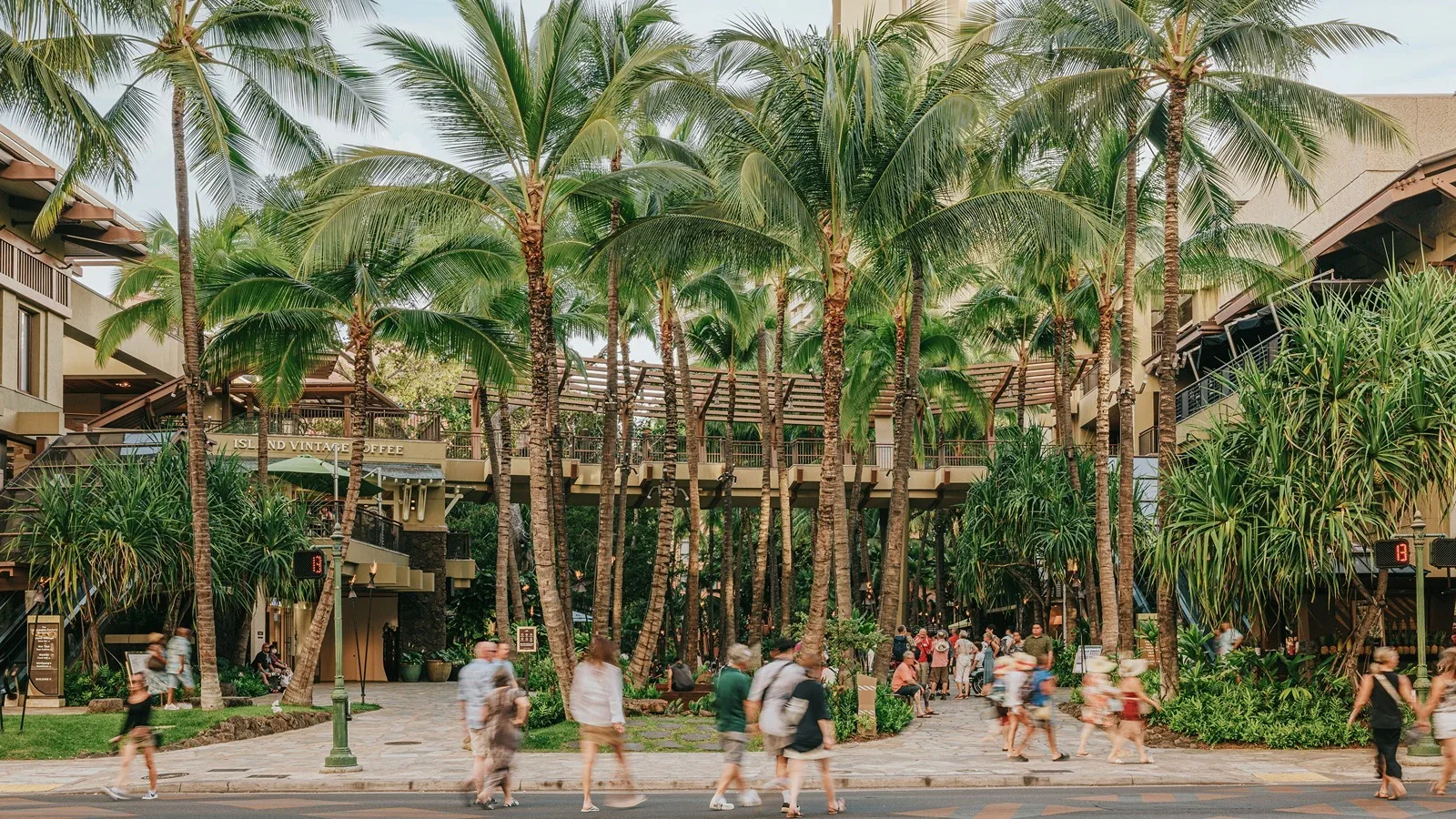 Royal Hawaiian Center 1 Min Walk