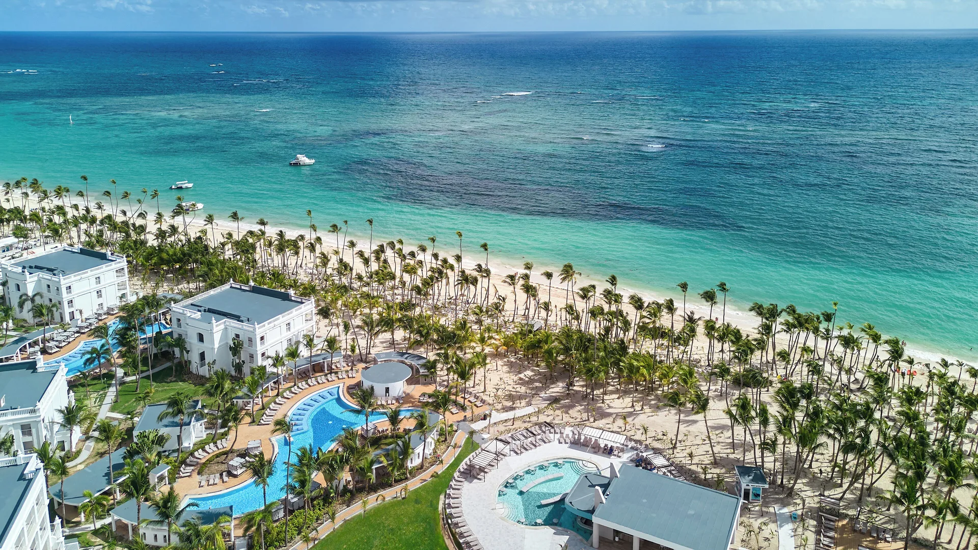 Hotel Riu Palace Bavaro all-inclusive resort in Punta Cana with beachfront pools, tropical gardens, and family-friendly amenities.