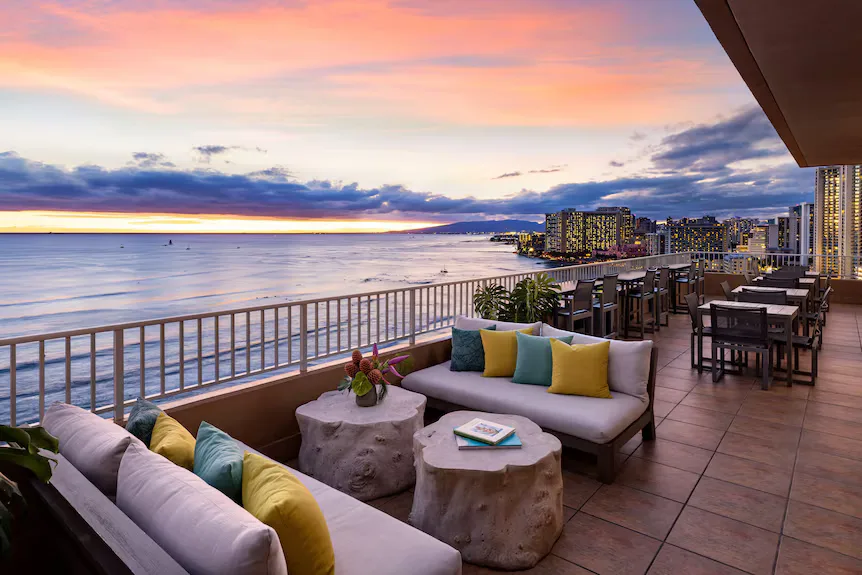 Goofy Cafe & Dine Waikiki at The Twin Fin Hotel