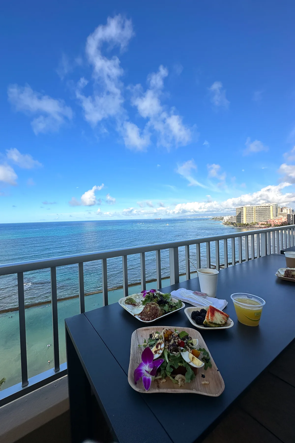 Sunrise Shack Waikiki at The Twin Fin Hotel