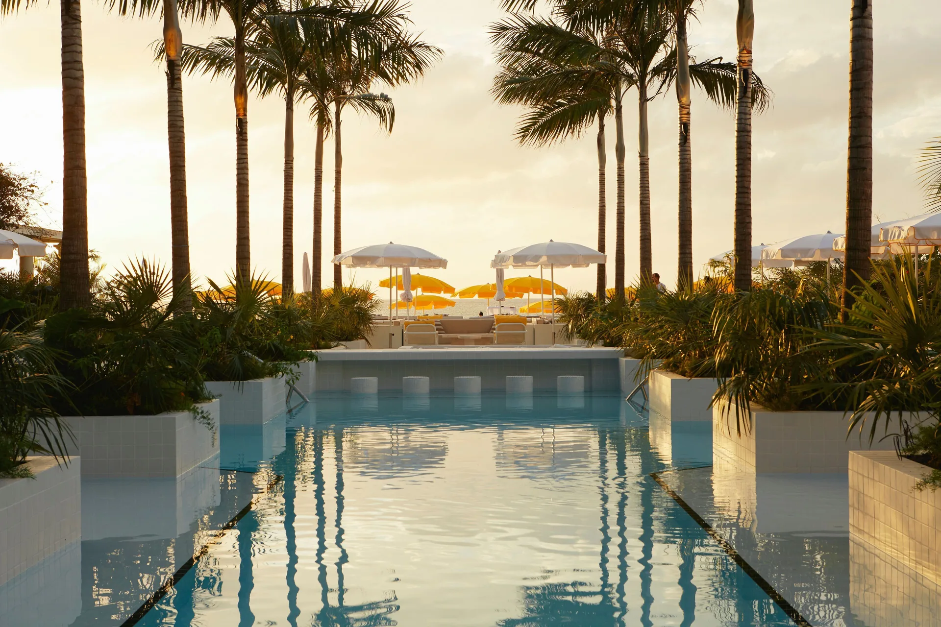 Palm Heights boutique Seven Mile Beach resort with stylish suites and beachfront dining