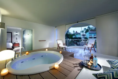 Terrace whirlpool with daybed and balcony chairs at TRS Turquesa Hotel.