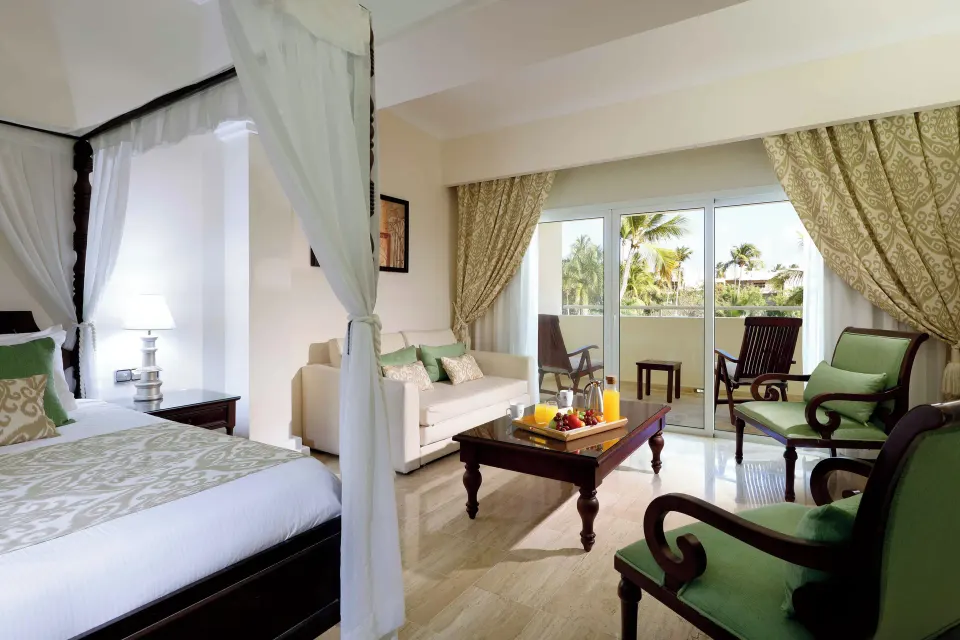 Junior Suite Garden Pool View sitting area with balcony and bed at TRS Turquesa Hotel.