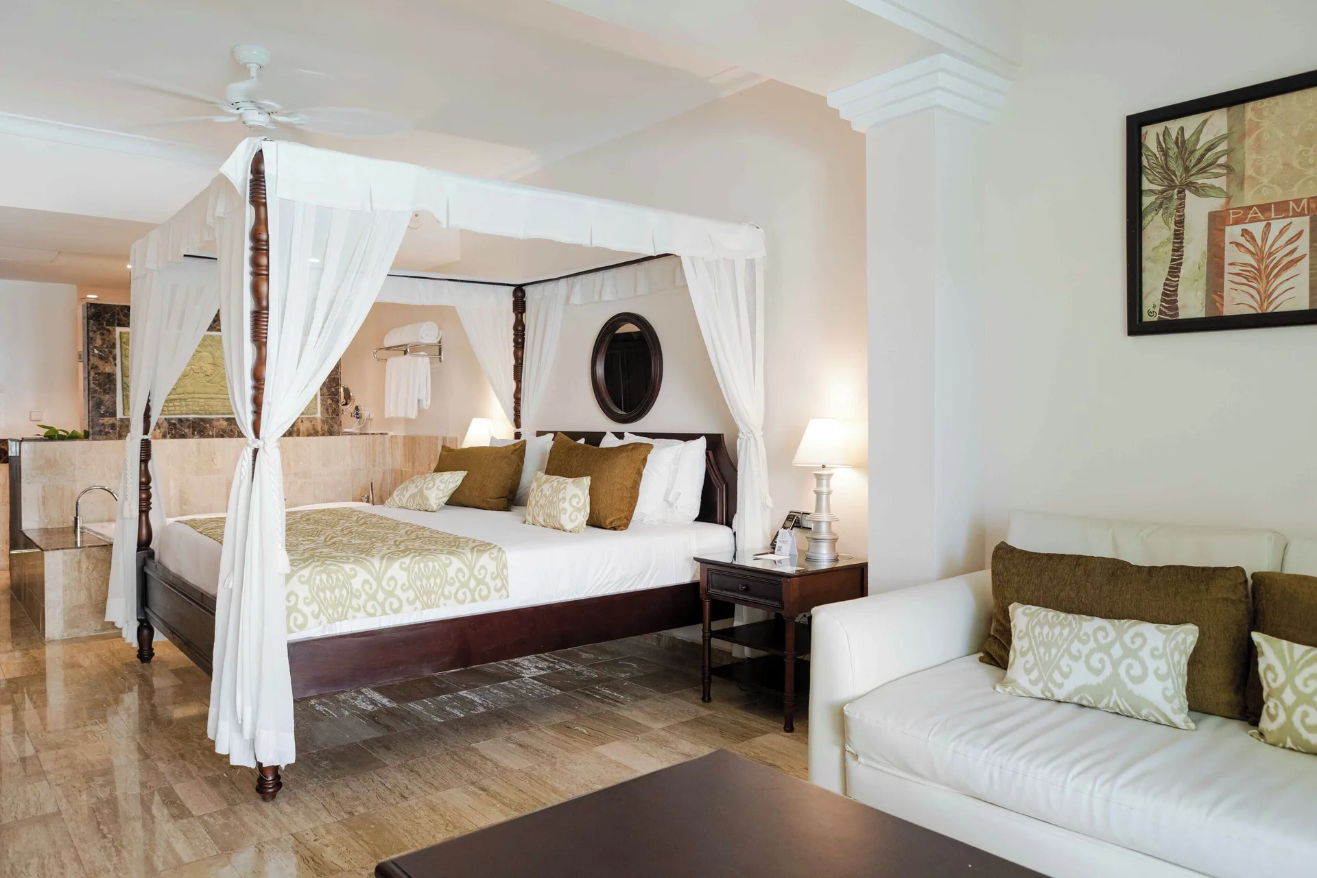 Junior Suite Swim Up room with canopy bed and sofa at TRS Turquesa Hotel.