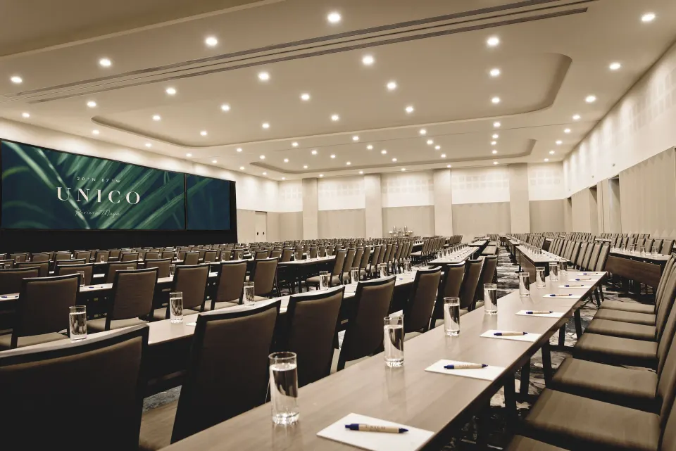 Large classroom-style meeting room set for a conference at Unico Hotel Riviera Maya