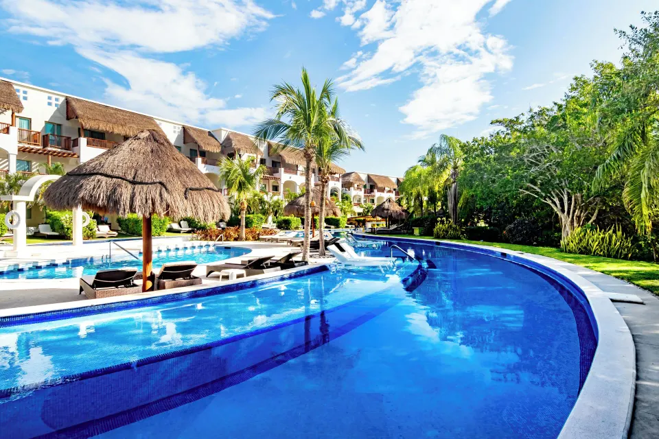 Golden Swim Up Junior Suite pool area at Valentin Imperial Riviera Maya.
