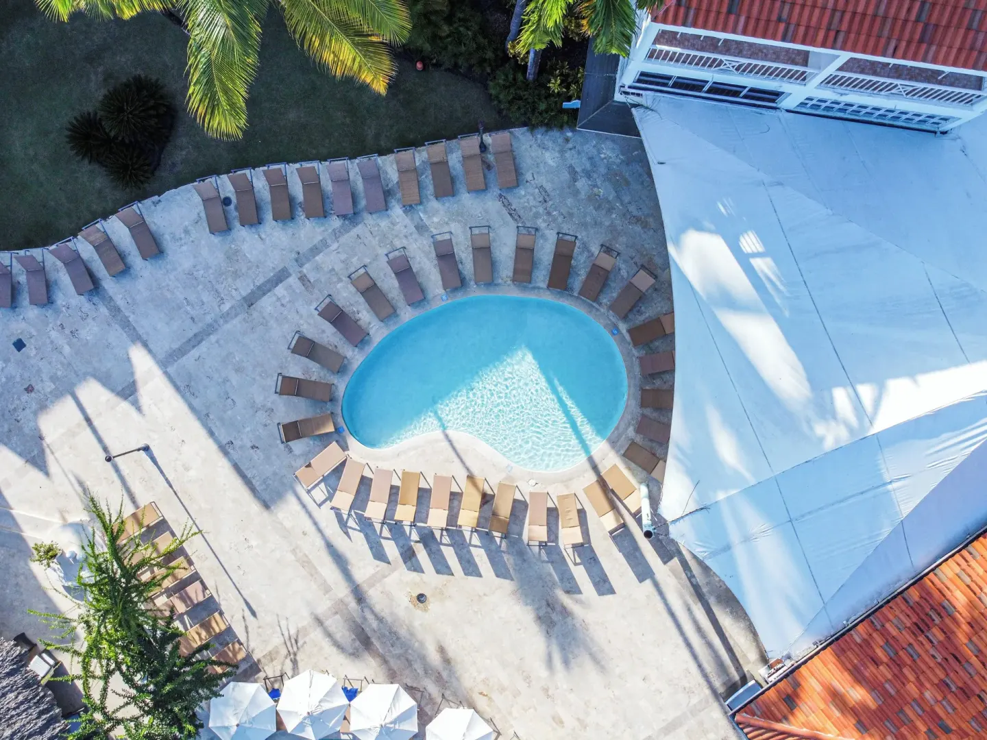 Aerial view of a small pool encircled by loungers at VH Gran Ventana Beach Resort.