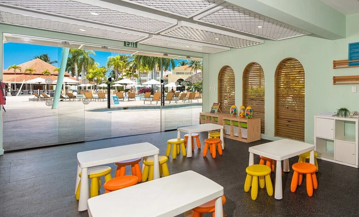 Children’s activity room with colorful stools at VH Gran Ventana Beach Resort.