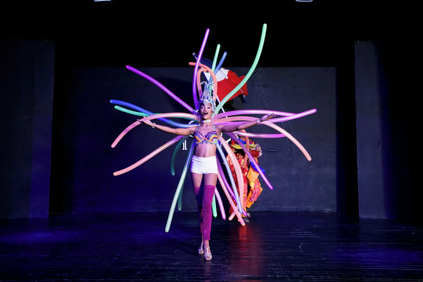 Performer with colorful balloon-like tubes on stage at VH Gran Ventana Beach Resort.