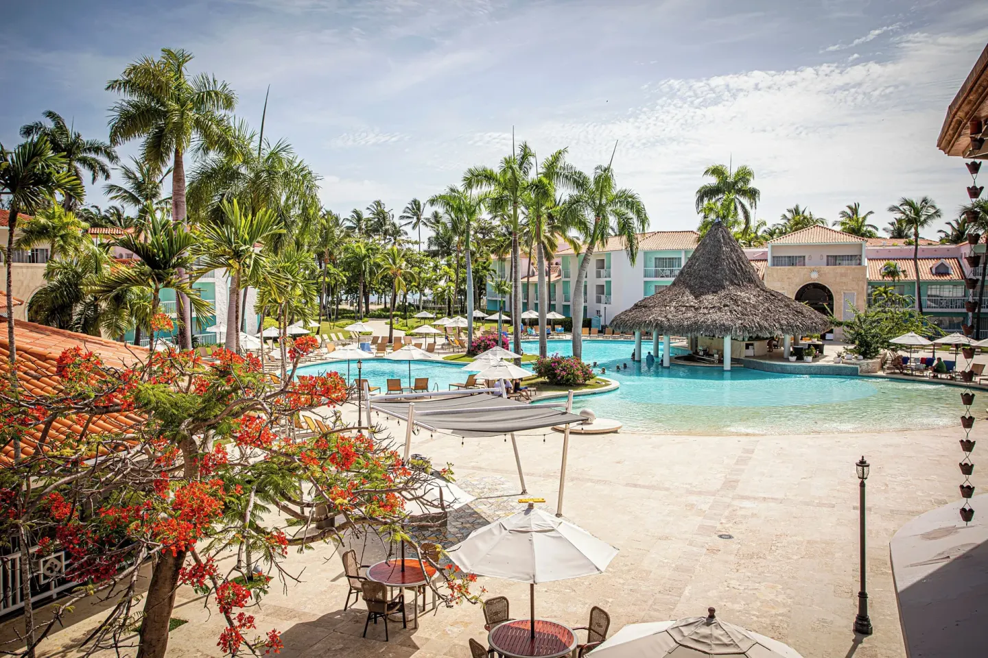 Elevated view of the pool complex and thatched swim-up pavilion at VH Gran Ventana Beach Resort.
