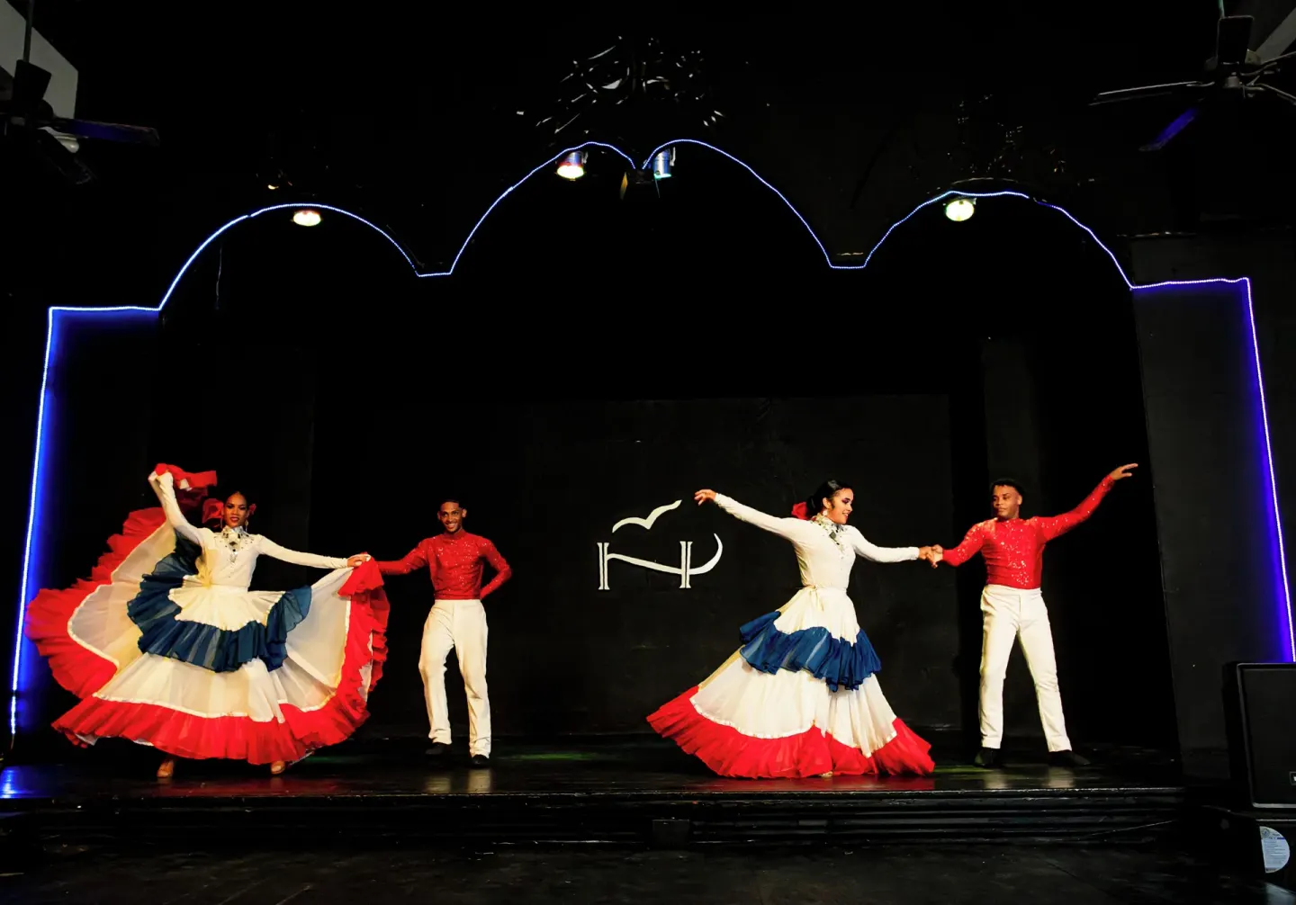 Stage dancers in red, white, and blue costumes at VH Gran Ventana Beach Resort.