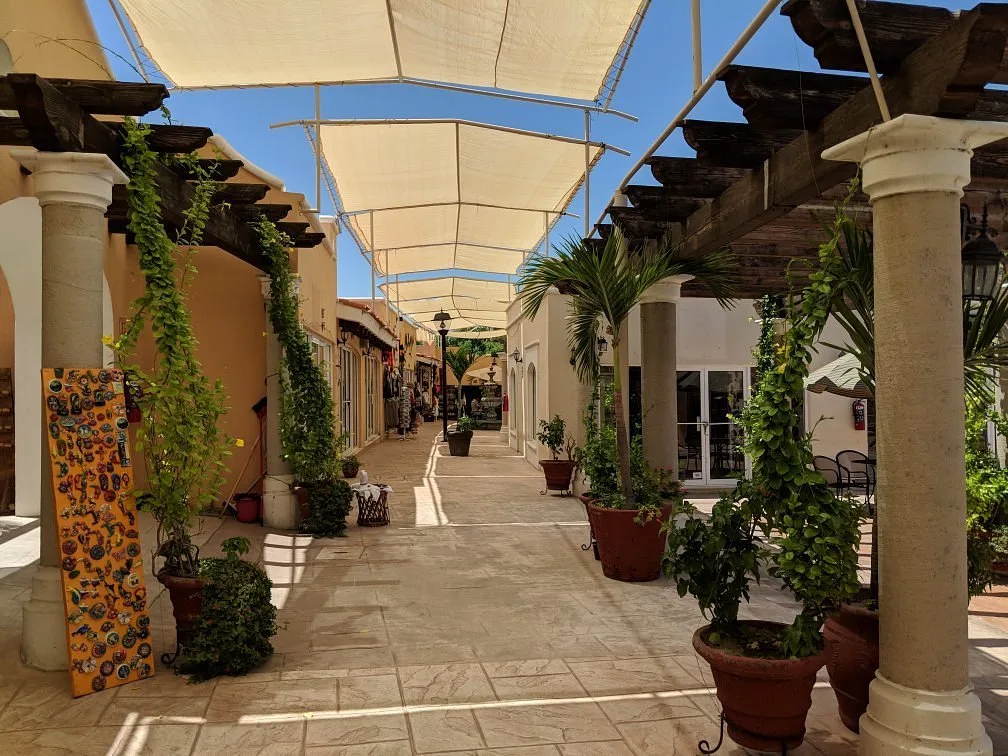 Plaza Artesanos 1 Min Drive