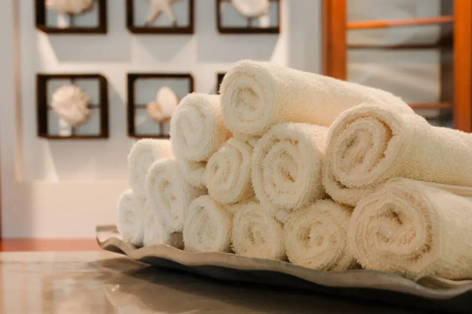 Rolled spa towels on a tray at Victoria House Resort & Spa.