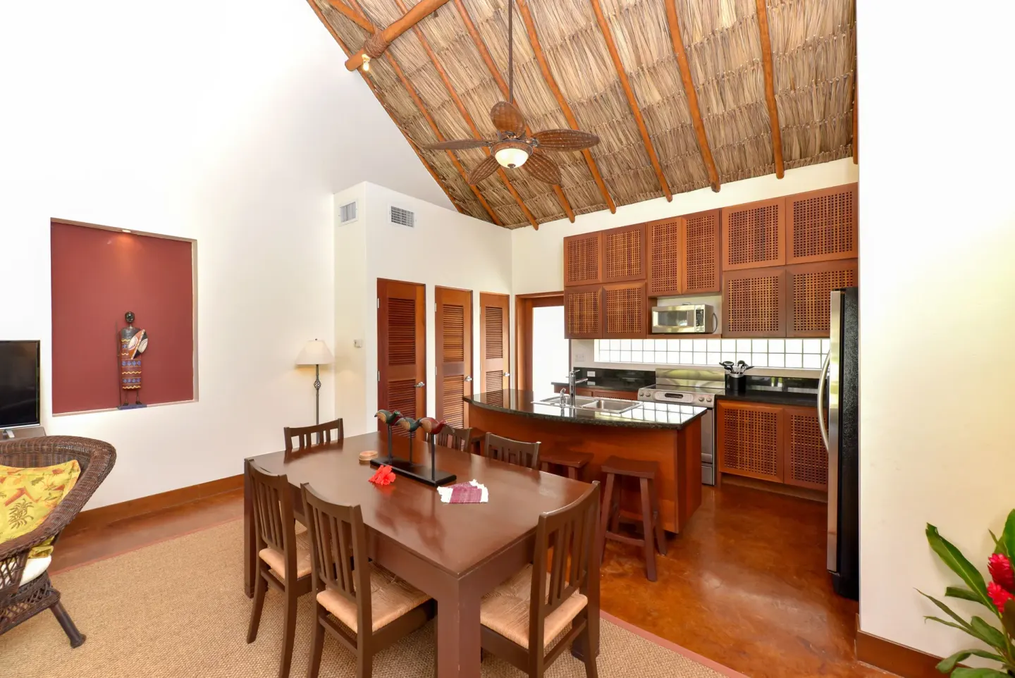 2 Bedroom Luxury Villa dining area and kitchen at Victoria House Resort & Spa.