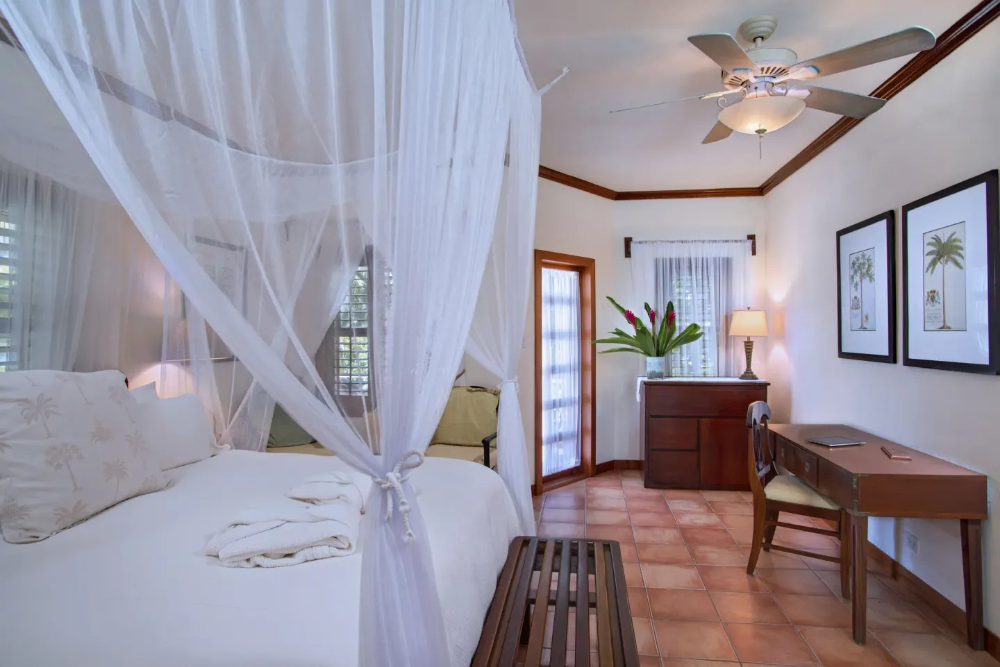 Palmetto Room canopy bed, desk, and dresser at Victoria House Resort & Spa.