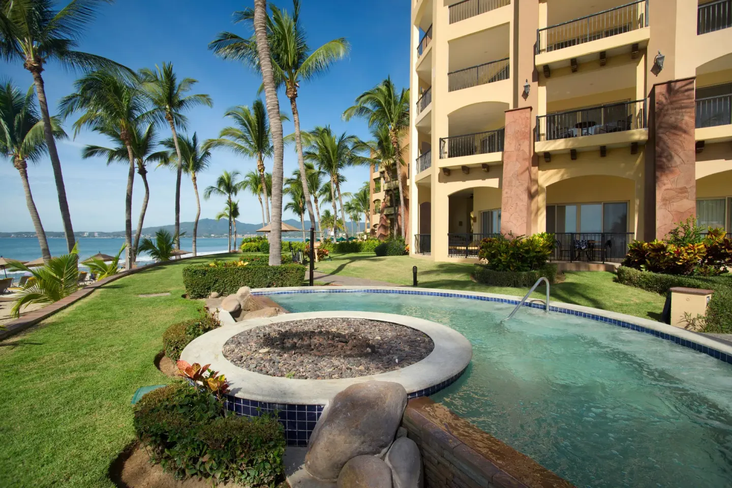 Beachside hot tub and palms beside the resort building at Villa Del Palmar Flamingos Beach Resort and Spa.