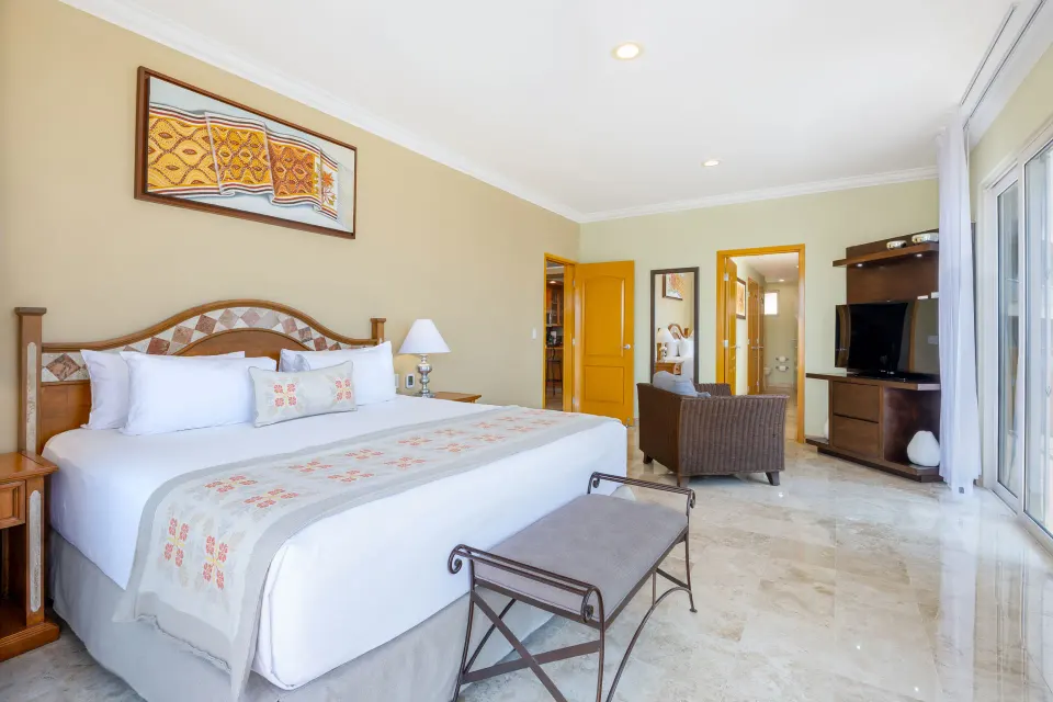Three Bedroom Suite Official 1