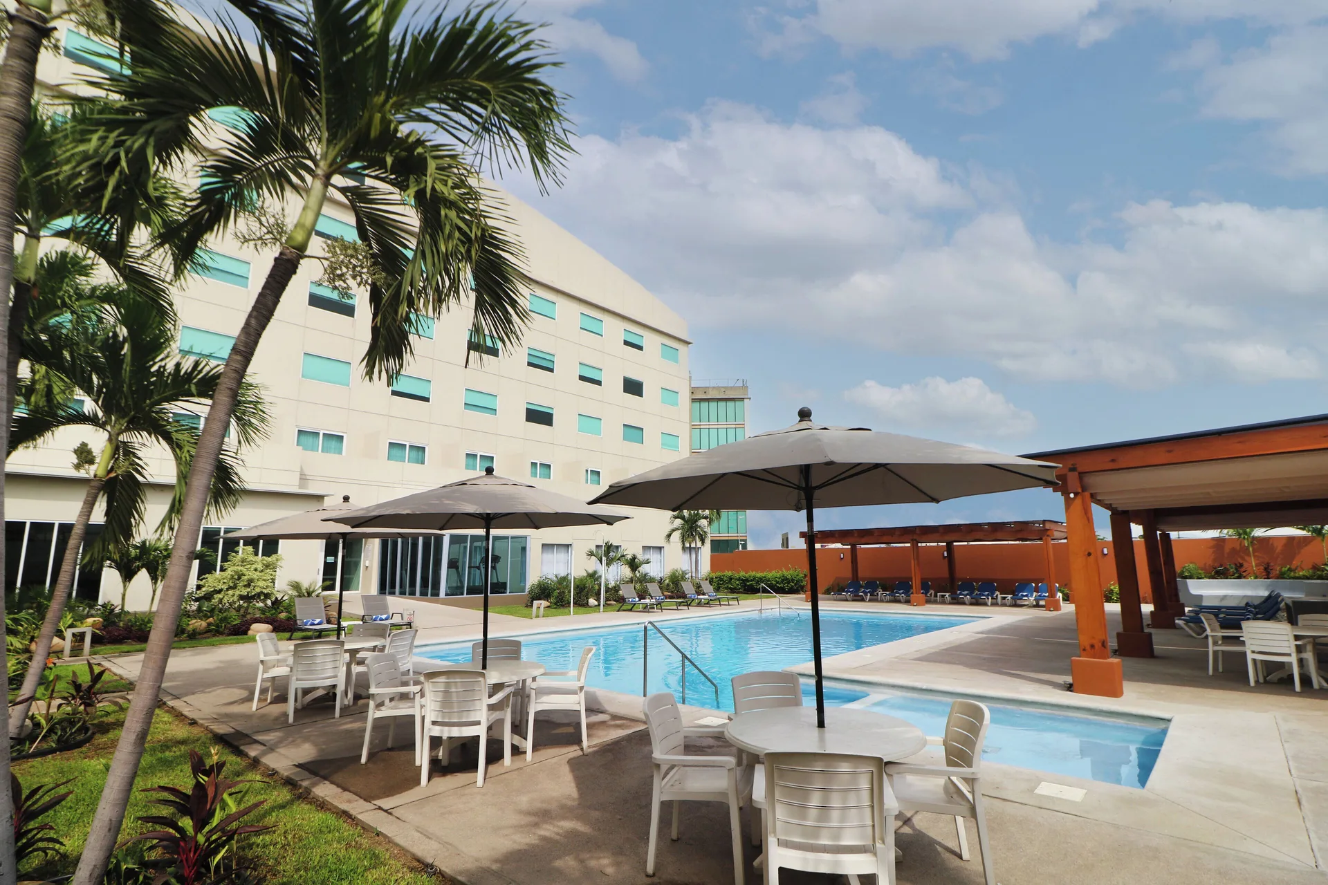Holiday Inn Express Manzanillo resort