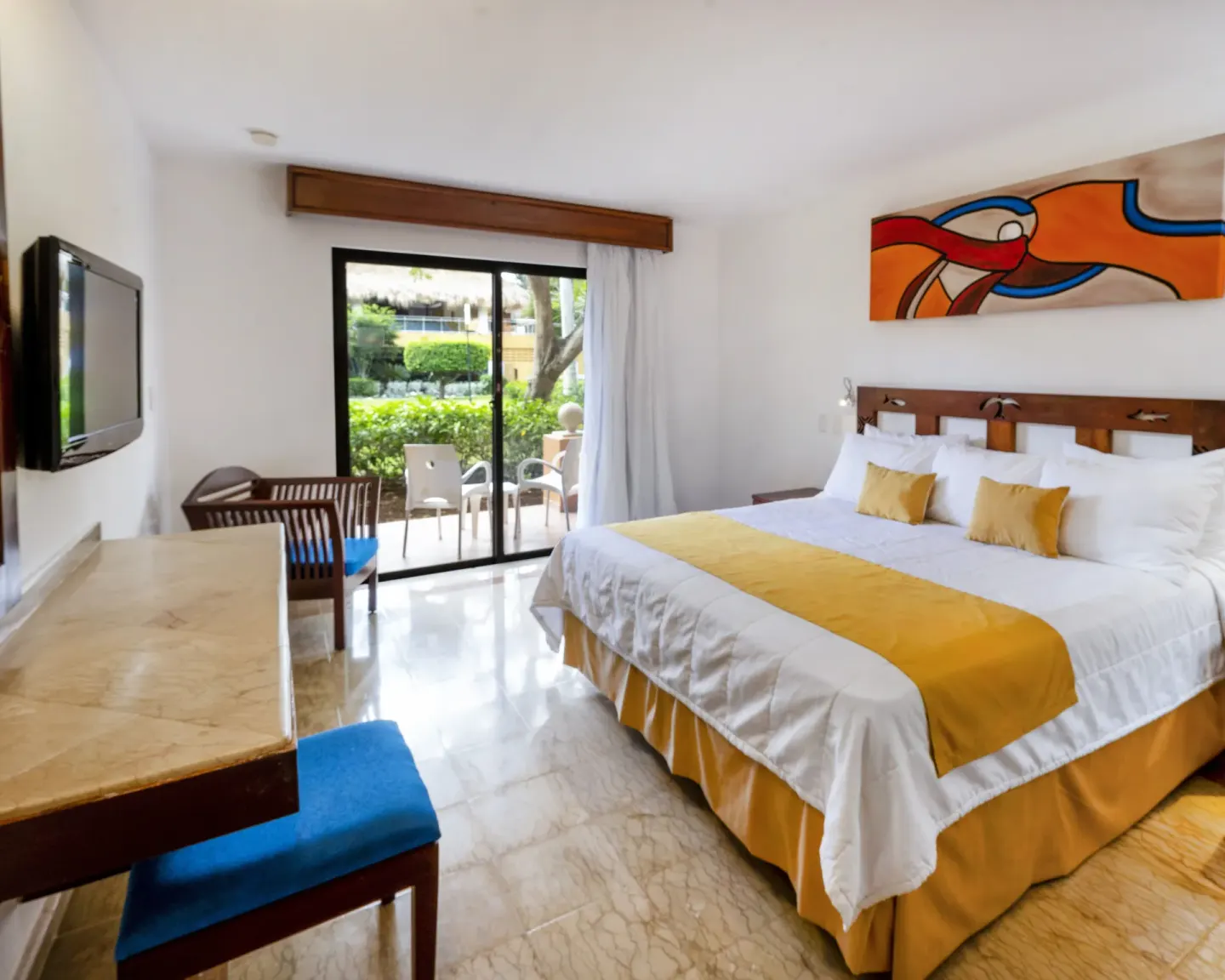 Superior non-smoking king room with desk and garden patio at Viva Dominicus Palace.