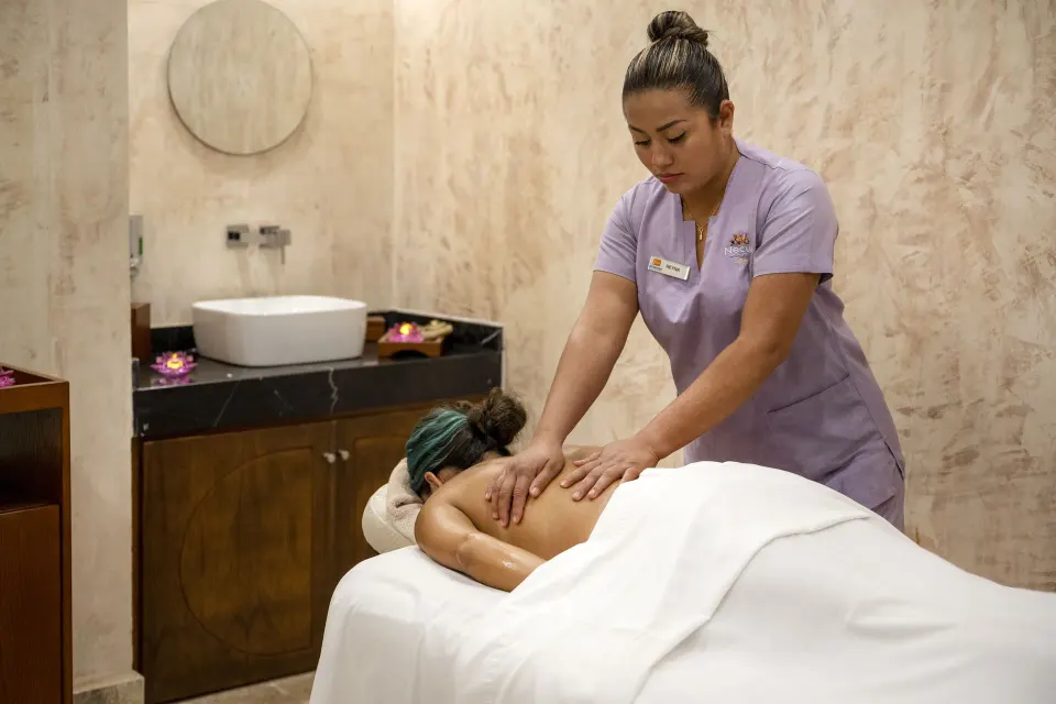 Spa therapist giving a back massage at Viva Maya spa